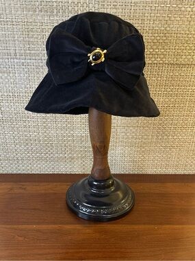 🌟HP🌟VTG 1980s Importina Black Cotton Velvet Cloche Bucket Hat with Turtle Brooch